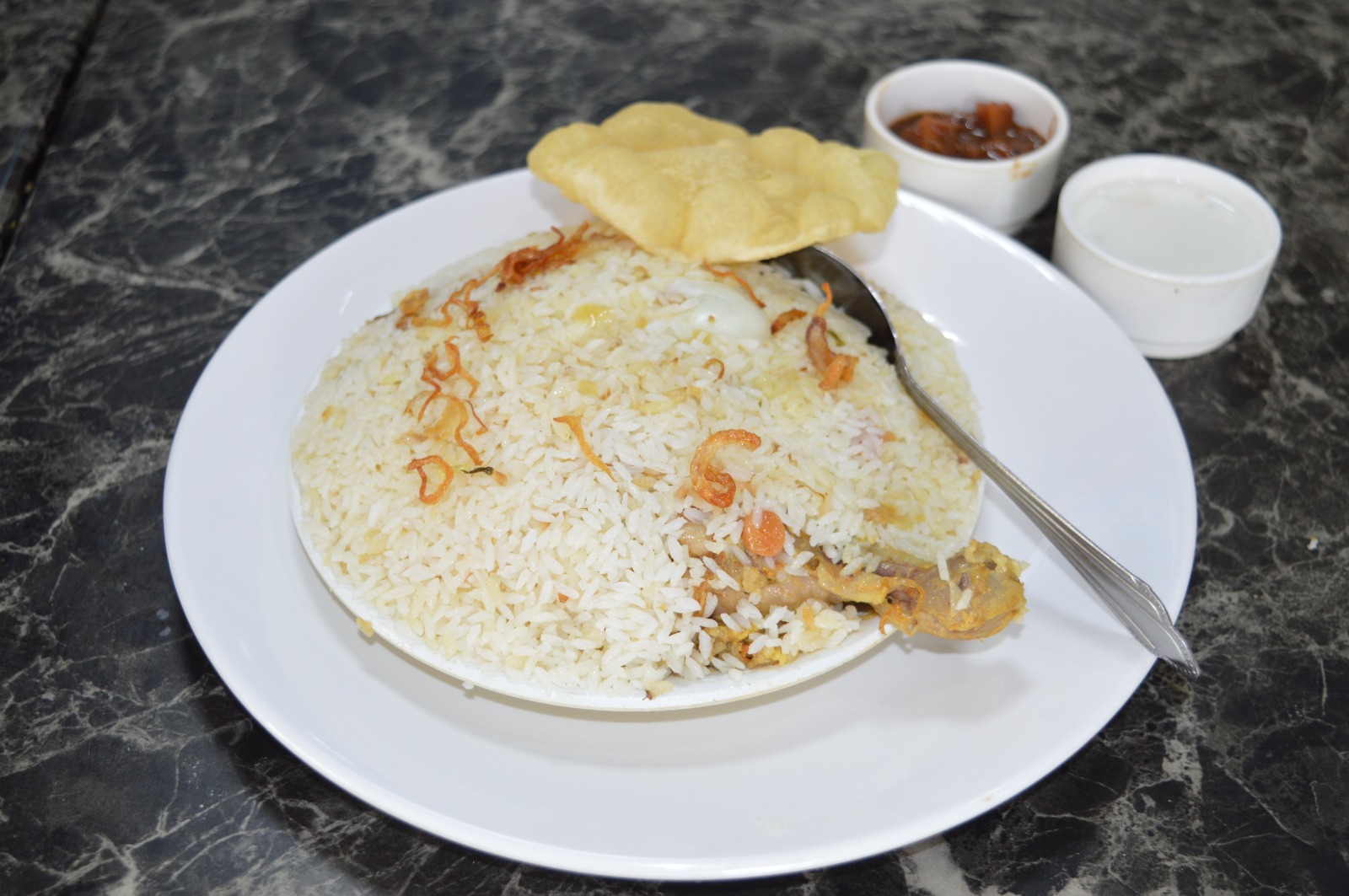 Hotel Cafe Baher Peruvayal